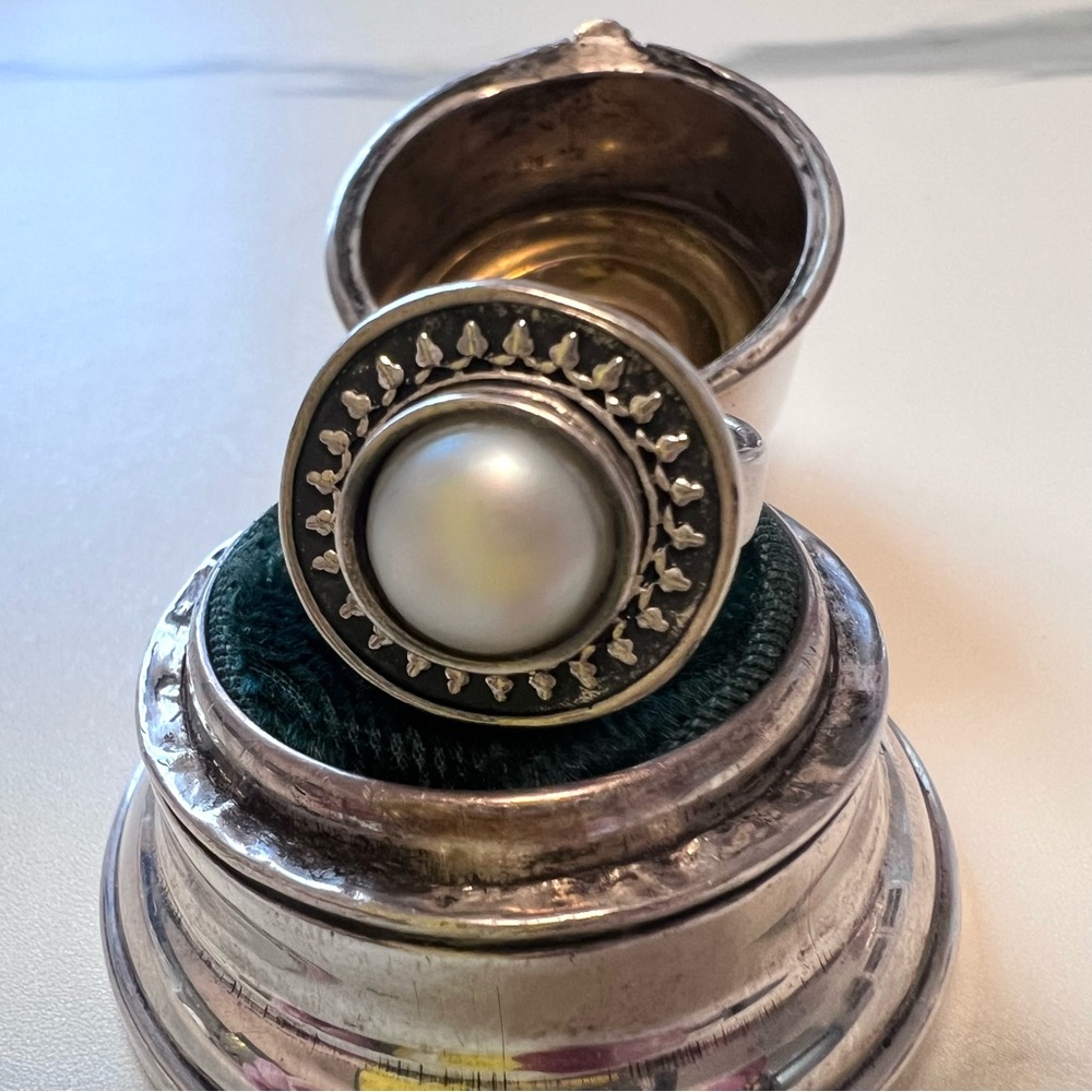 Spectacular Vintage Mabe Pearl and 925 Sterling Silver Lunar Ring - Picture 3 of 9